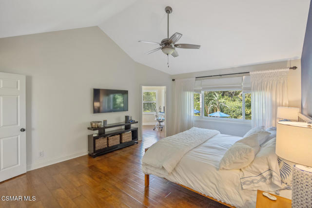 1732 Crooked Trail Place, Westlake Village CA: https://media.crmls.org/mediaz/f95de8a5-c6d0-4af9-a49d-468c179446cb.jpg