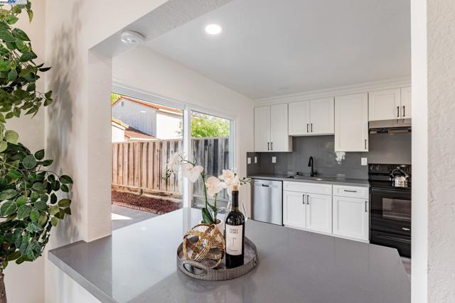 3856 Jacana Lake Ct, Fremont CA: https://media.crmls.org/mediaz/f95de977-a430-4c6f-a73a-31f23ce63e73.jpg