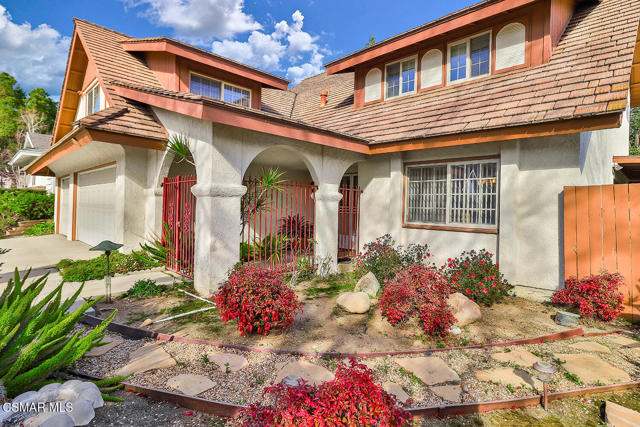 5260 Edgeware Drive, Calabasas CA: https://media.crmls.org/mediaz/f95e91e2-238b-4ff5-aa18-5d9f97f9c89d.jpg
