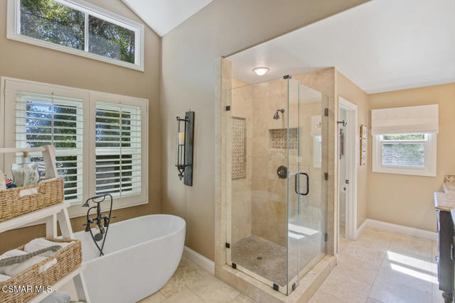 1732 Crooked Trail Place, Westlake Village CA: https://media.crmls.org/mediaz/f95ee3b2-ba27-4dae-a3f4-c3edb7d07841.jpg