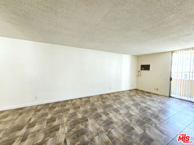 425 S Kenmore Avenue, Los Angeles CA: https://media.crmls.org/mediaz/f95f08e1-3c46-4553-be16-e8063556613a.jpg