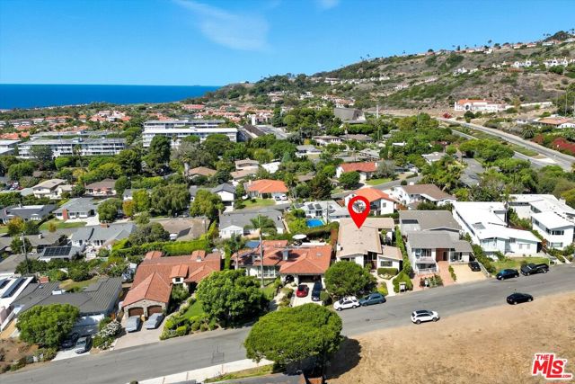 7 Clipper Road, Rancho Palos Verdes CA: https://media.crmls.org/mediaz/f95f59d0-8679-46cf-a831-b99b03ae4baf.jpg