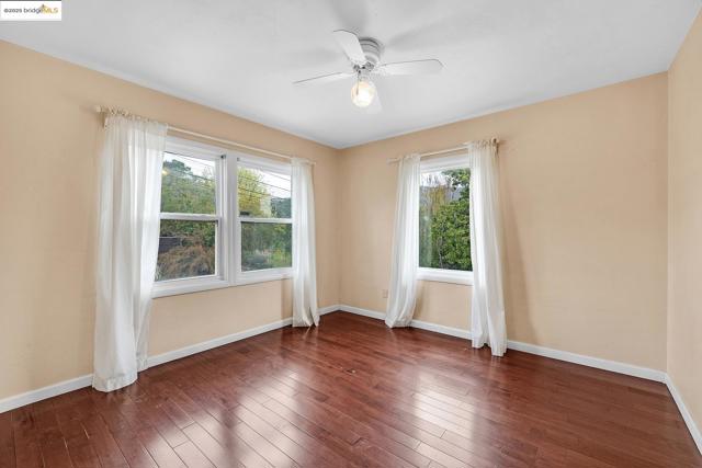 6933 Simson Street, Oakland CA: https://media.crmls.org/mediaz/f95f7160-493e-4953-874b-042071964aea.jpg