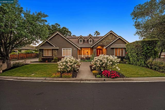 10 Woodside Dr, Danville CA: https://media.crmls.org/mediaz/f95fc8fe-7756-4d77-a493-4b6f7e3c4434.jpg
