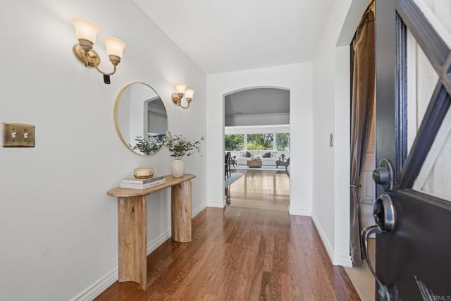 Detail Gallery Image 3 of 39 For 1754 Lorraine Pl, Escondido,  CA 92026 - 3 Beds | 2 Baths