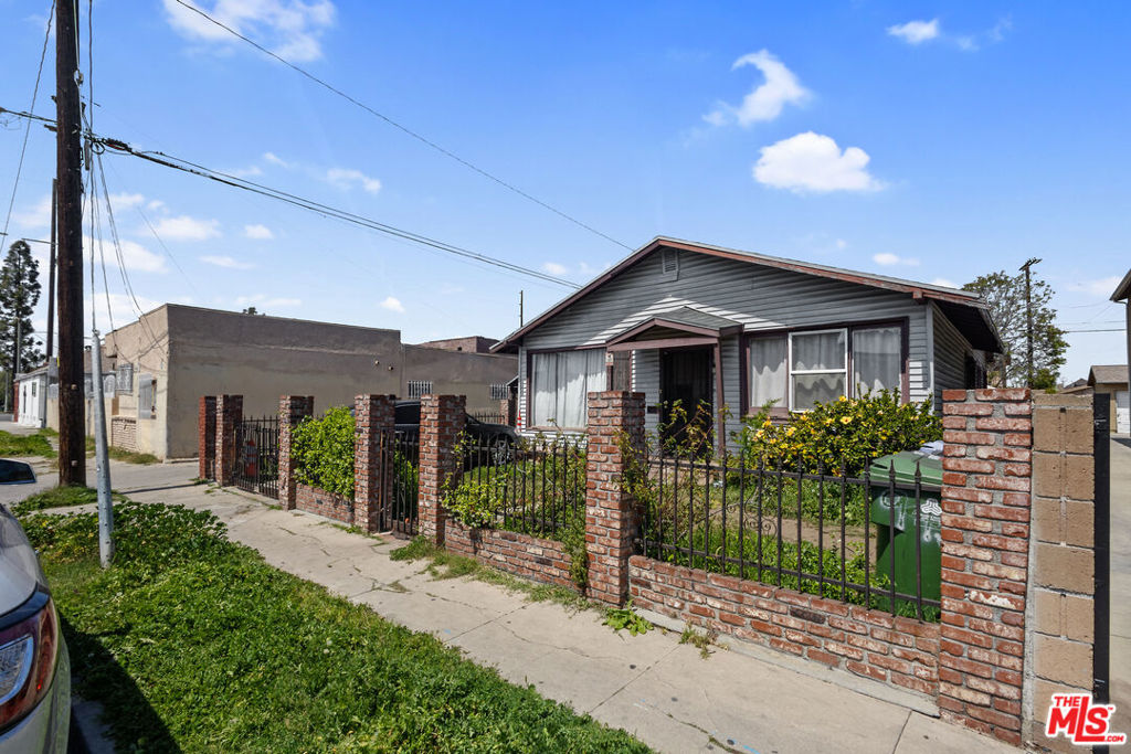 945 W 75th Street