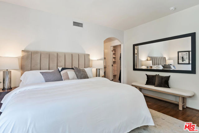 1414 N Harper Avenue, West Hollywood CA: https://media.crmls.org/mediaz/f961075b-5c7d-4ea9-bea7-490d7d5be7d6.jpg