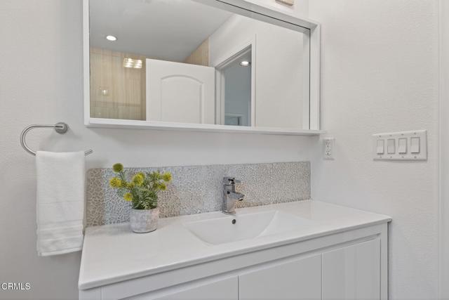 676 Pacific Cove Drive, Port Hueneme CA: https://media.crmls.org/mediaz/f96321b3-613e-4c01-92ab-e1d2e47d5c9e.jpg