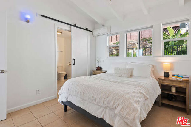 22609 Pacific Coast Highway, Malibu CA: https://media.crmls.org/mediaz/f96494fd-dab2-43a4-b3ca-0ed5c507b278.jpg