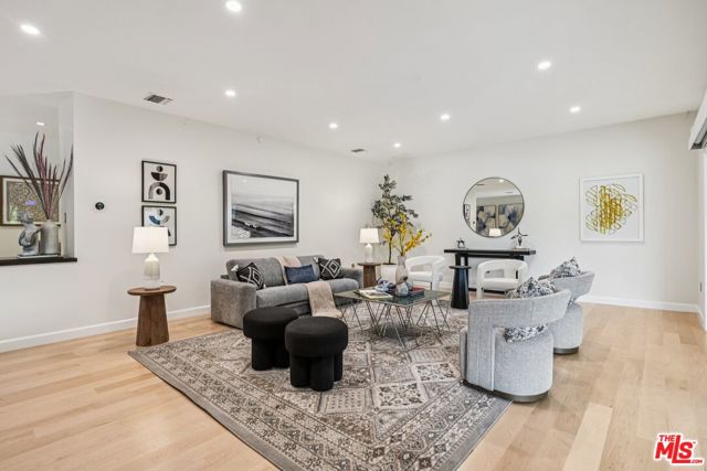 240 Oakhurst Lane, Arcadia CA: https://media.crmls.org/mediaz/f964a63e-9eaf-4bd3-8deb-ae582692e7cc.jpg