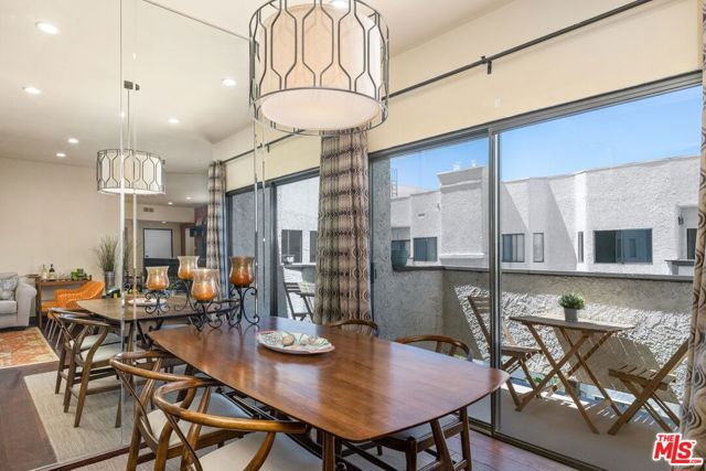 17914 Magnolia Boulevard, 317 photo 6