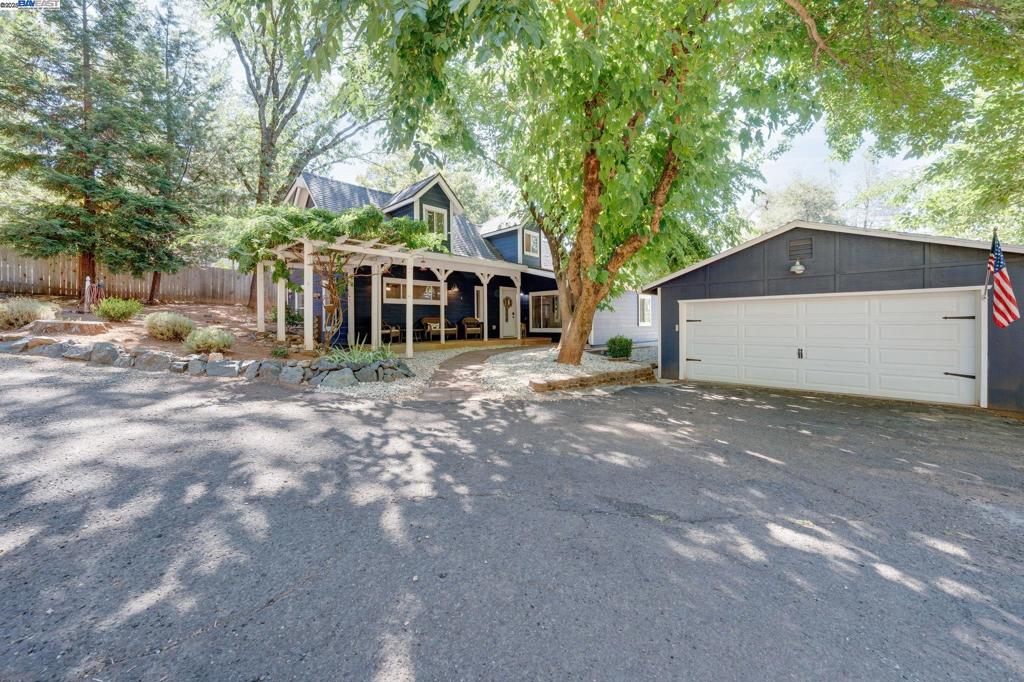 20140 Redwood Dr