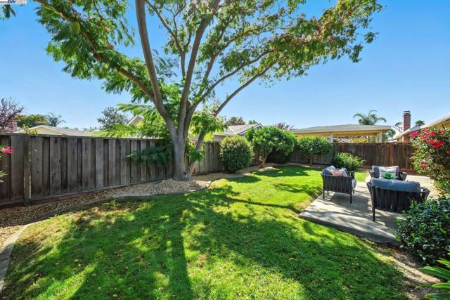 38645 Spetti Ct, Fremont CA: https://media.crmls.org/mediaz/f965deba-643d-426e-bfb5-3e10a5b25be1.jpg