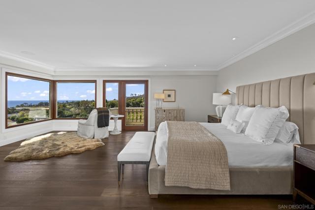 6404 La Jolla Scenic Drive S, La Jolla CA: https://media.crmls.org/mediaz/f9662e49-97d1-4397-b8cc-6c84a8b1ced7.jpg