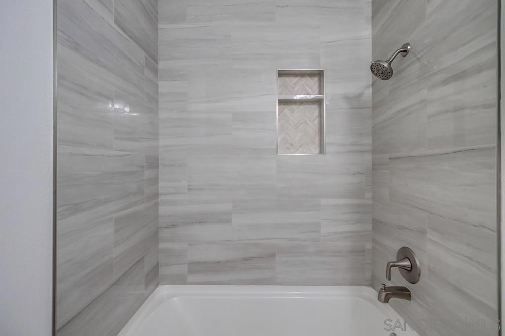 https://media.crmls.org/mediaz/f9666530-8dbd-439c-bed4-547cb34093f1.jpg?preset=X-Large
