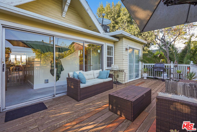656 Parkman Avenue, Los Angeles CA: https://media.crmls.org/mediaz/f966795e-46ff-4af0-9626-8510b273b94e.jpg