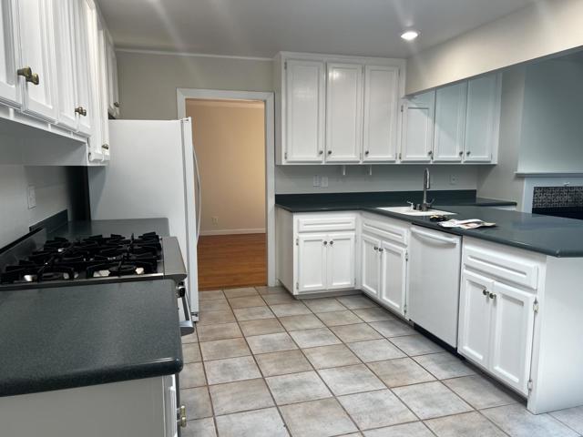 254 Mountain View Avenue, San Rafael CA: https://media.crmls.org/mediaz/f966c430-d7fb-4a31-9bf9-db584934a860.jpg