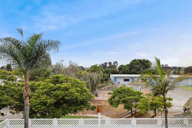 2725 Morning Glory Ln, Carlsbad CA: https://media.crmls.org/mediaz/f966d94d-ff3a-4052-968b-82f95ad7bd5d.jpg