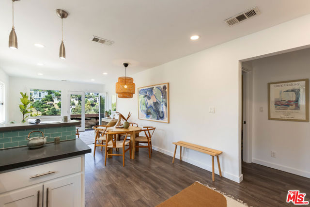 450 Rustic Drive, Los Angeles CA: https://media.crmls.org/mediaz/f966f301-0a78-401d-aa0f-1bafd8c2c41c.jpg