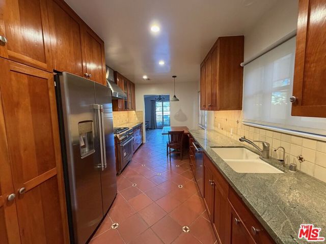 879 Fiske Street photo 9