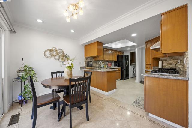 Image 10 of 34 For 2859 El Capitan Dr