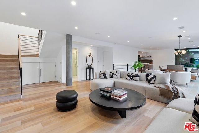 2164 Sunset Plaza Drive, Los Angeles CA: https://media.crmls.org/mediaz/f9698b58-e061-4fed-b729-28213027a333.jpg