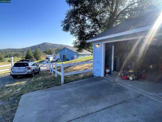 16 Paul Place, Bangor CA: https://media.crmls.org/mediaz/f969b045-2046-4c62-8da8-726c2426f518.jpg
