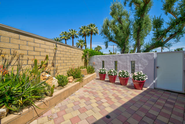 74576 Fairway Drive, Palm Desert CA: https://media.crmls.org/mediaz/f969c1e7-aef3-4724-8af2-7d8bdaca6763.jpg