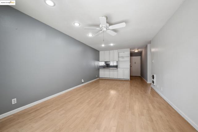 325 Kitty Hawk Rd, Alameda CA: https://media.crmls.org/mediaz/f96bac91-db84-4806-ad82-0a3c2c65b0dc.jpg