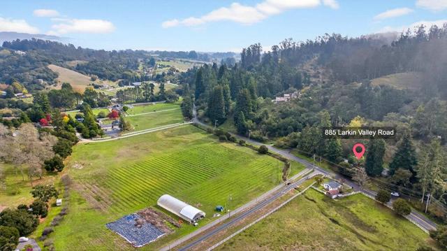 885 Larkin Valley Road, Watsonville CA: https://media.crmls.org/mediaz/f96c18b7-85b6-4e9a-a7d3-9e8dd2ecfab7.jpg