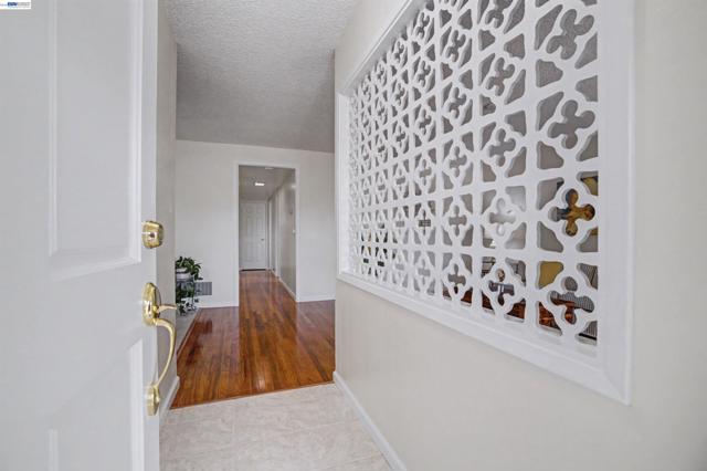 6364 Honeysuckle Dr, Newark CA: https://media.crmls.org/mediaz/f96c1f1d-633d-4073-8b0e-42789a5bf0a6.jpg