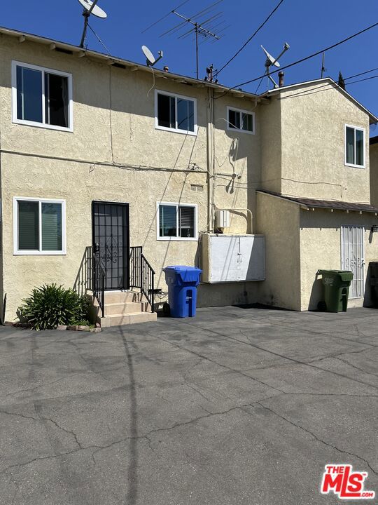 14222 Sylvan Street, Van Nuys CA: https://media.crmls.org/mediaz/f96d186c-748b-410c-b8b4-13569157f690.jpg