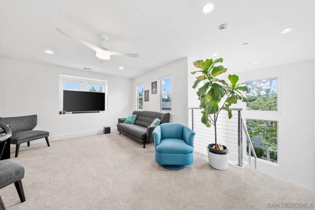 2335 Aperture Circle, San Diego CA: https://media.crmls.org/mediaz/f96de1a7-a984-4136-b24a-35394fab9ed9.jpg