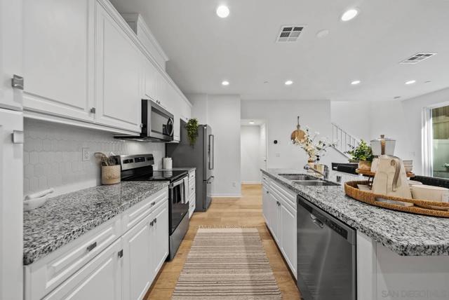 3135 Linwood St, Vista CA: https://media.crmls.org/mediaz/f96e7b10-b177-41f6-ba7d-f02e41383ba3.jpg