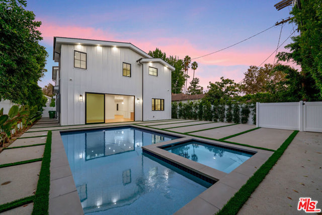 4539 Longridge Avenue, Sherman Oaks CA: https://media.crmls.org/mediaz/f96e96cd-e287-47a3-9d28-970f902b4240.jpg