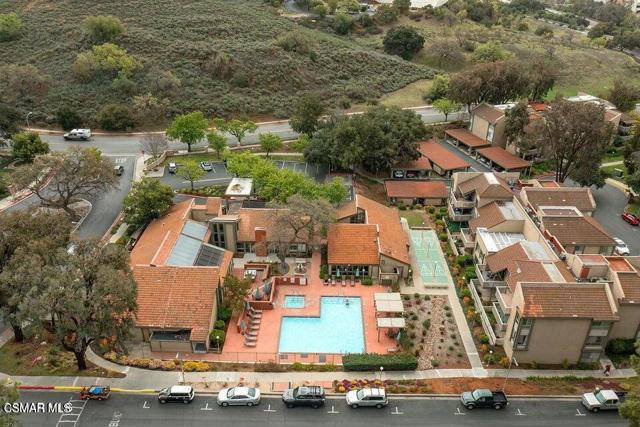 245 Oakleaf Drive, Thousand Oaks CA: https://media.crmls.org/mediaz/f96e96e4-2371-40eb-8d7d-29a71f3390f2.jpg