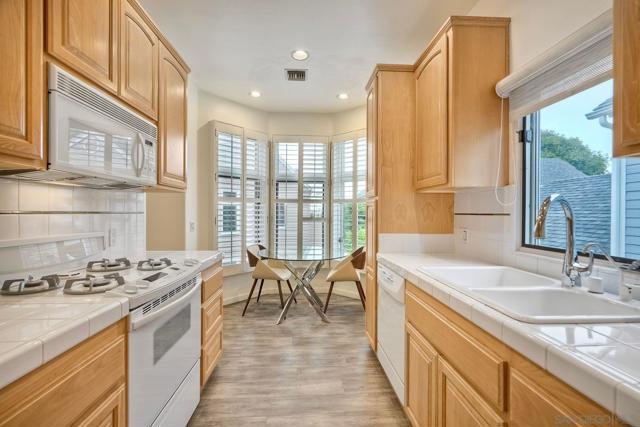 7635 Draper Avenue, La Jolla CA: https://media.crmls.org/mediaz/f96ecdd1-8edc-4cb9-9e2c-ba65eb91df1d.jpg