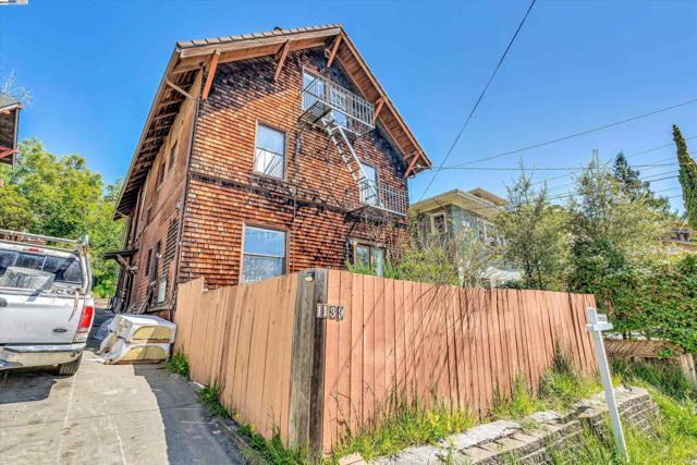 1139 Oxford St