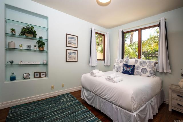 Detail Gallery Image 12 of 36 For 5556 Calumet Ave, La Jolla,  CA 92037 - 3 Beds | 3/1 Baths