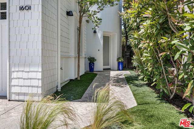 1601 PINE Avenue, Manhattan Beach, California 90266, 5 Bedrooms Bedrooms, ,1 BathroomBathrooms,Residential,Sold,PINE,22153483