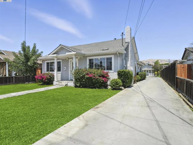 80 Pickford Ave, San Jose CA: https://media.crmls.org/mediaz/f96f688e-12a1-4077-8b34-e6ae277f7ecb.jpg