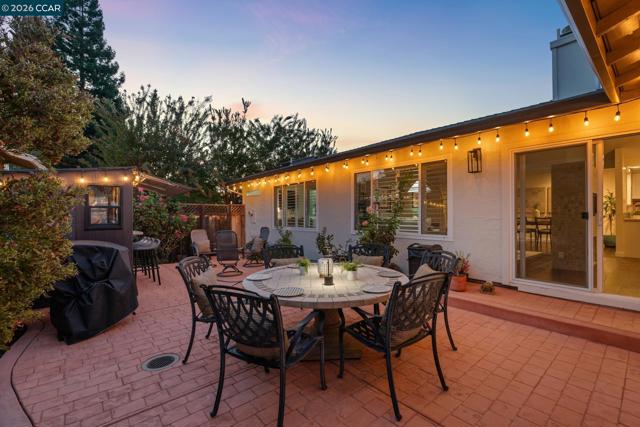 843 Luz Ct, Danville CA: https://media.crmls.org/mediaz/f96fdd52-5225-4dda-be1b-3aeeec22245f.jpg