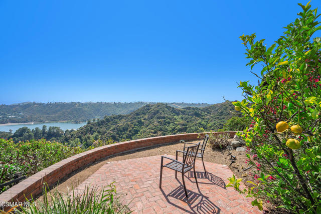 2457 Angelo Drive, Los Angeles CA: https://media.crmls.org/mediaz/f96ff67a-e83e-43b0-a50b-2cfbd299e5da.jpg