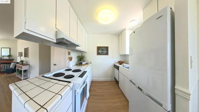 1789 Paseo Laguna Seco, Livermore CA: https://media.crmls.org/mediaz/f9708a6f-00cd-4f5c-9405-f7af58ad3bb9.jpg