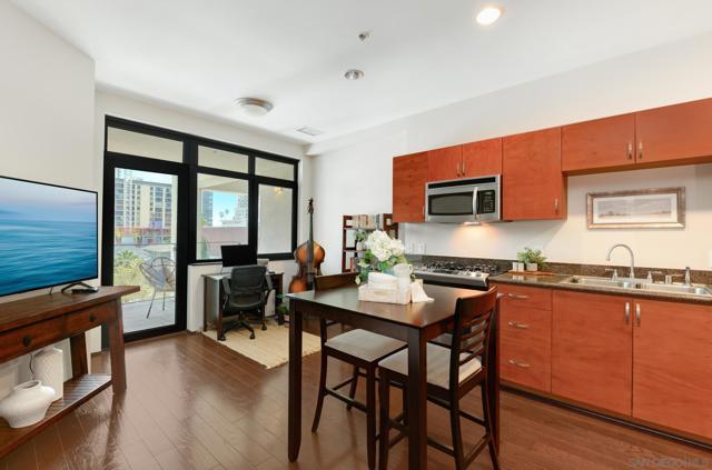 1551 4Th Ave, San Diego CA: https://media.crmls.org/mediaz/f9710209-41fd-45ae-b382-b9ce9a971e59.jpg