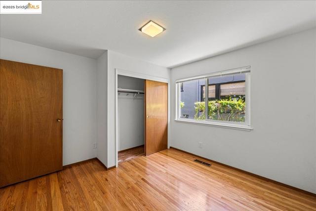 3312 Wisconsin St, Oakland CA: https://media.crmls.org/mediaz/f9727213-5283-472a-a43f-112e7d1ce086.jpg