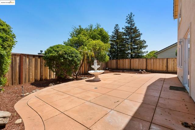2 Quiet Path Ct, Pittsburg CA: https://media.crmls.org/mediaz/f972bb1f-066b-424e-9f5a-254651cd0f90.jpg