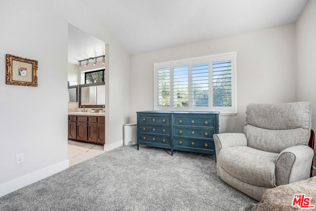 4911 Calle Robleda, Agoura Hills CA: https://media.crmls.org/mediaz/f9737f51-edd2-4136-9975-c3bddaa15d27.jpg