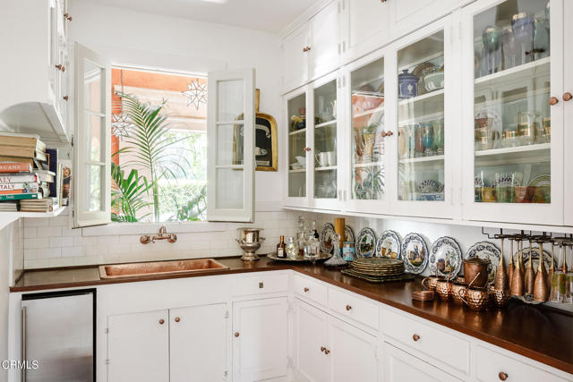 225 Grand Avenue, South Pasadena CA: https://media.crmls.org/mediaz/f973e1df-3679-4e2b-8028-db5ecd70cc81.jpg