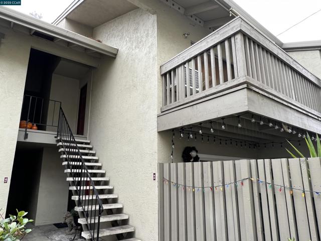2562 Walnut Blvd, Walnut Creek CA: https://media.crmls.org/mediaz/f975954c-f31e-47df-9724-4bd3fe362fcc.jpg